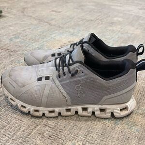 On Running . Cloud 5 waterproof running shoes